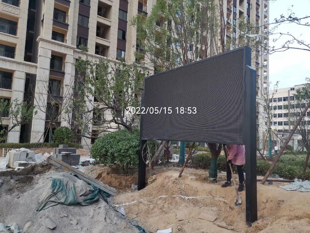 郑州某小区户外立柱信息屏