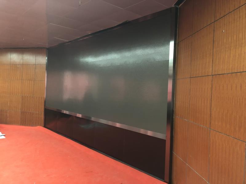 郑州进出口管委会会议室P2.5全彩显示屏安装完毕