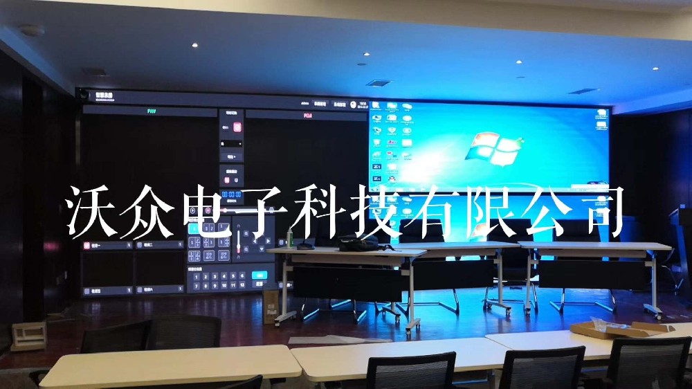 浩创地产室内P2.5全彩显示屏两块