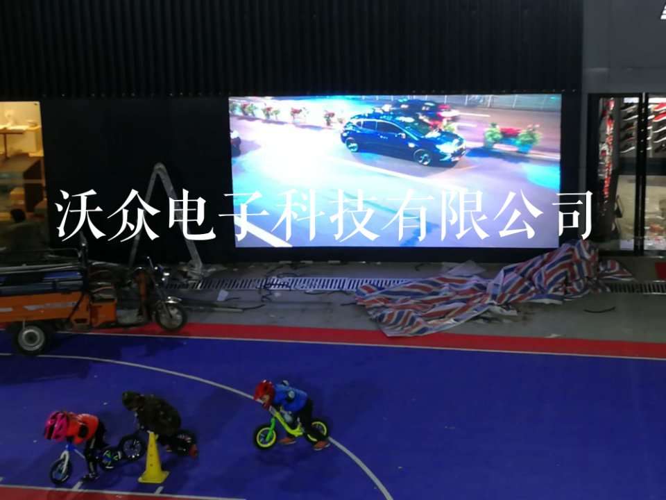 南阳新华广场耐克专卖店户外P8全彩完工点亮！