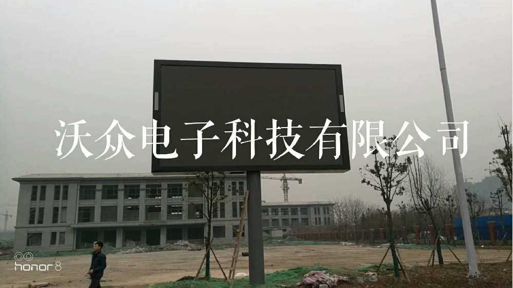 驻马店市小学户外P6立柱全彩屏完工！