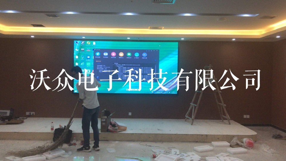 建业凯旋广场某公司室内会议室P2.5全彩显示屏点亮