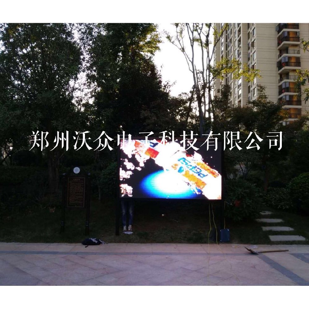 信阳市锦江大酒店户外P6全彩立柱屏