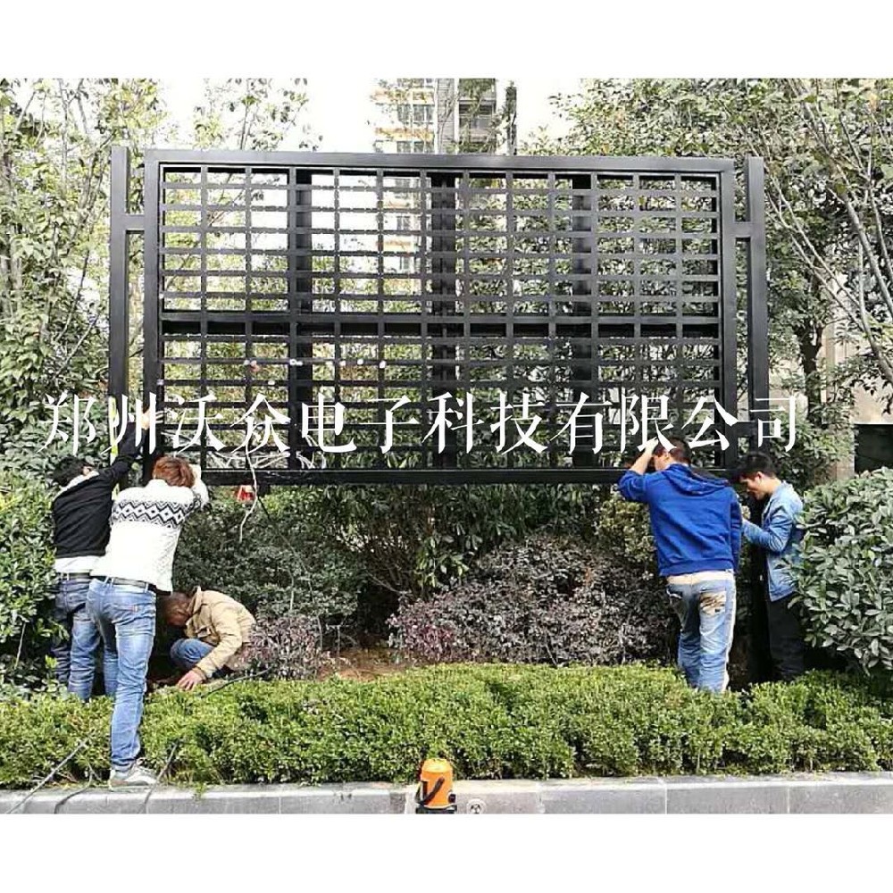郑州西四环前祥万和城小区双立柱全彩显示屏
